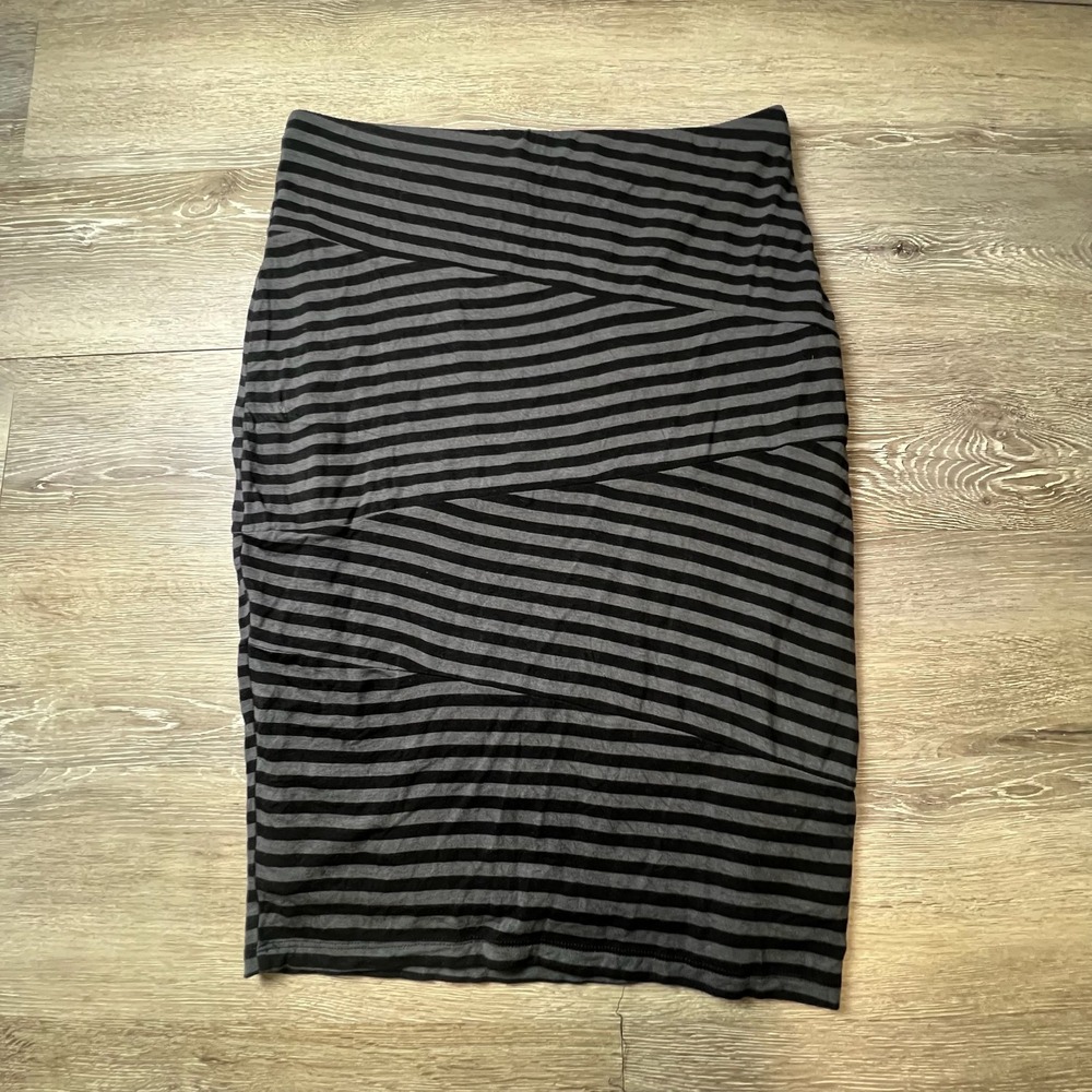 Mossimo Pencil Skirt Womens M Gray Black Striped Midi Bodycon Stretch Casual